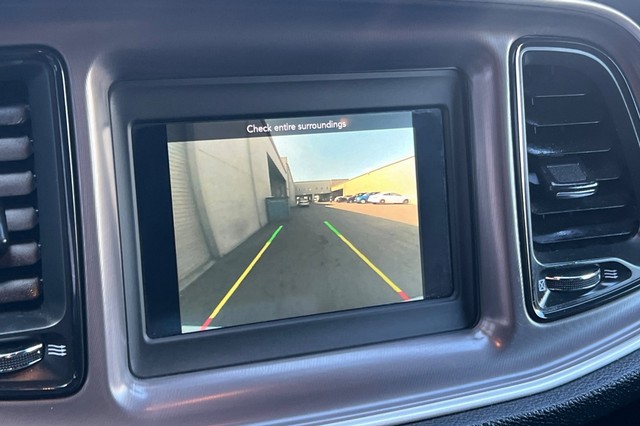 Dodge Challenger Vehicle Full-screen Gallery Image 25