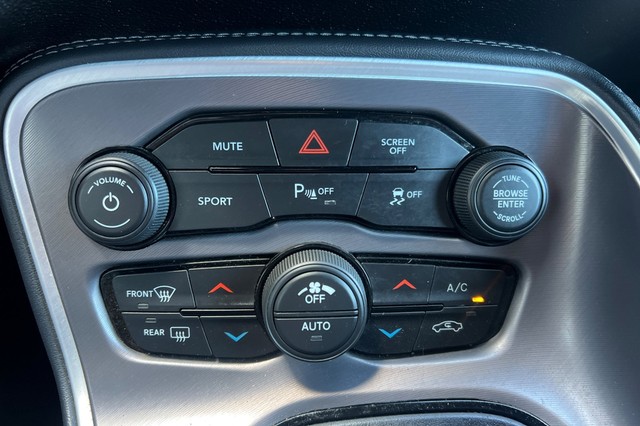 Dodge Challenger Vehicle Full-screen Gallery Image 26