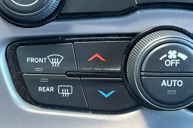 Dodge Challenger Vehicle Full-screen Gallery Image 27