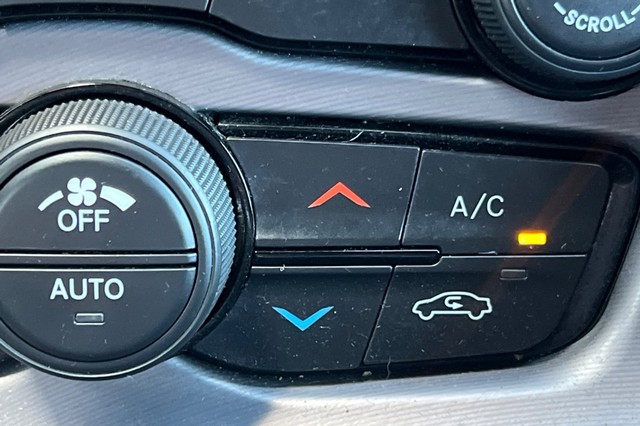 Dodge Challenger Vehicle Full-screen Gallery Image 28