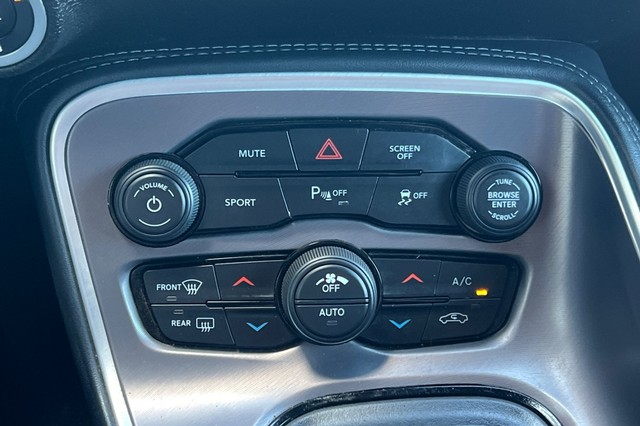 Dodge Challenger Vehicle Full-screen Gallery Image 29