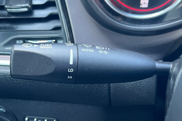 Dodge Challenger Vehicle Full-screen Gallery Image 35