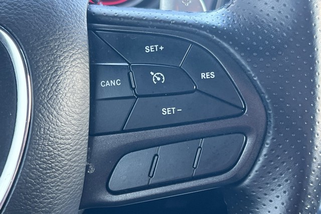 Dodge Challenger Vehicle Full-screen Gallery Image 36