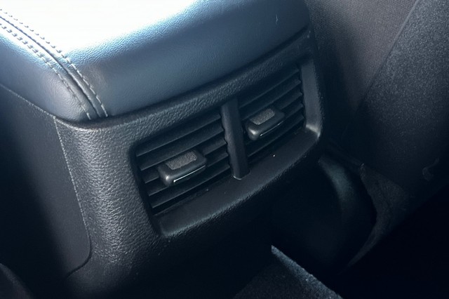 Dodge Challenger Vehicle Full-screen Gallery Image 40