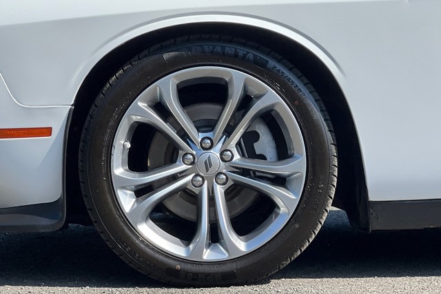 Dodge Challenger Vehicle Full-screen Gallery Image 42