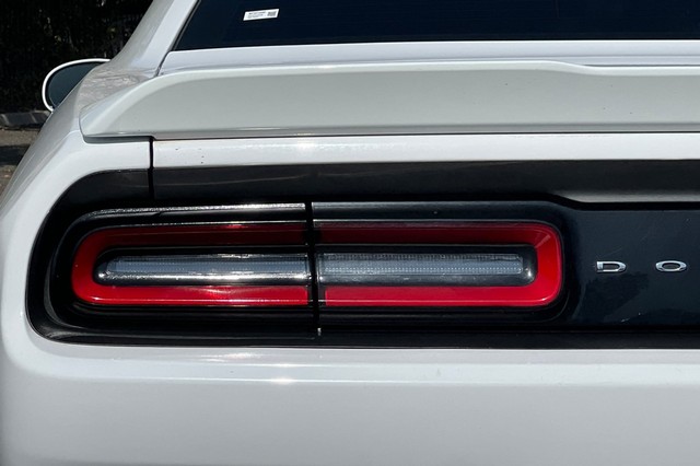 Dodge Challenger Vehicle Full-screen Gallery Image 45