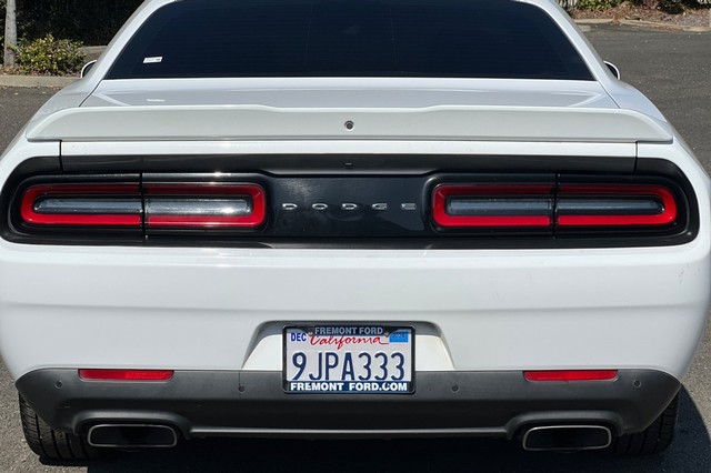 Dodge Challenger Vehicle Full-screen Gallery Image 46