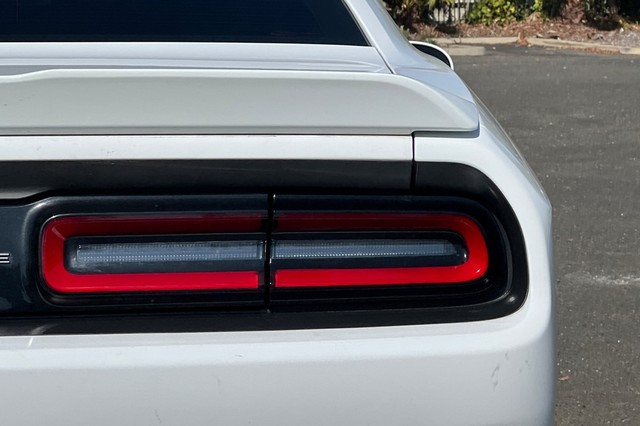Dodge Challenger Vehicle Full-screen Gallery Image 47