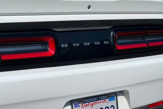 Dodge Challenger Vehicle Full-screen Gallery Image 48