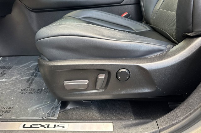 Lexus RX Vehicle Full-screen Gallery Image 12