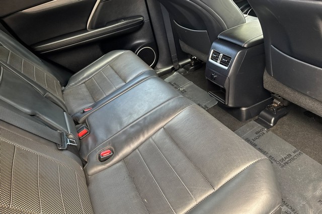 Lexus RX Vehicle Full-screen Gallery Image 17