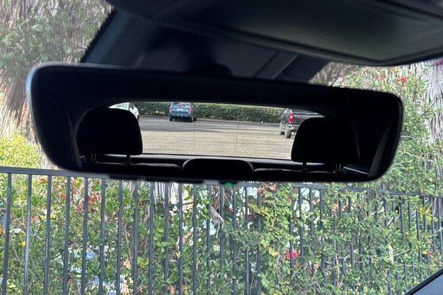 Lexus RX Vehicle Full-screen Gallery Image 24