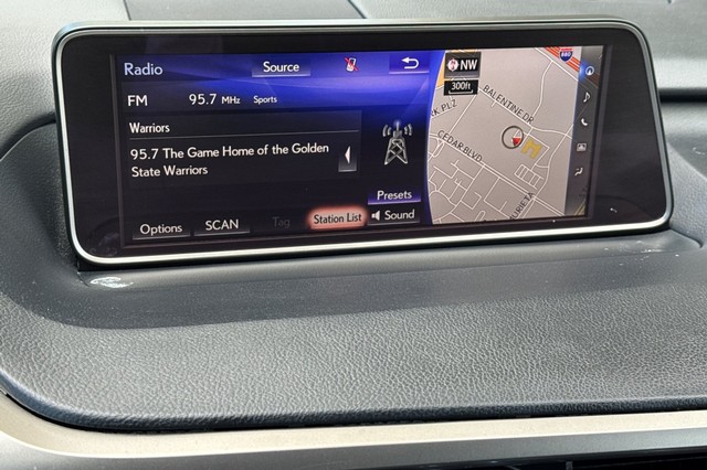 Lexus RX Vehicle Full-screen Gallery Image 25