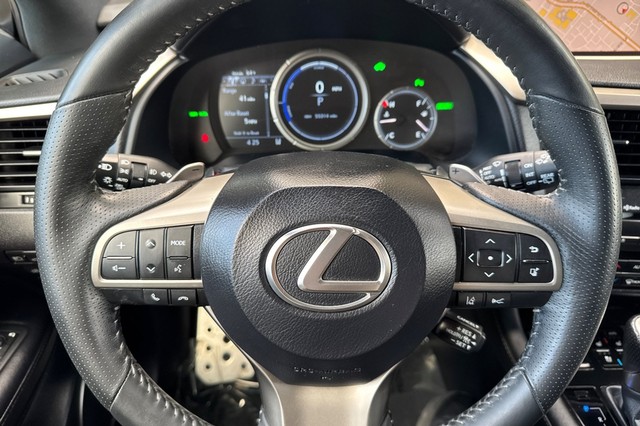 Lexus RX Vehicle Full-screen Gallery Image 35