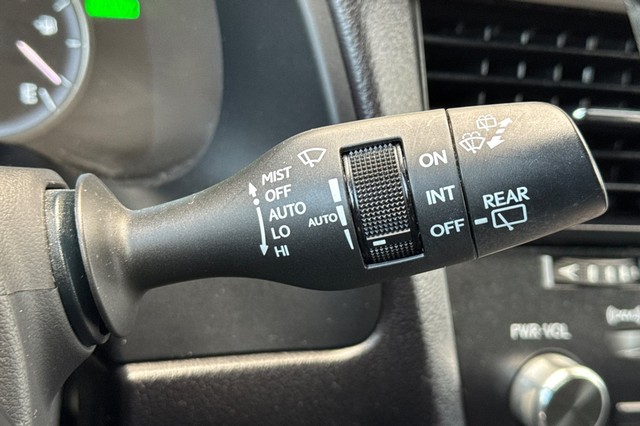 Lexus RX Vehicle Full-screen Gallery Image 39