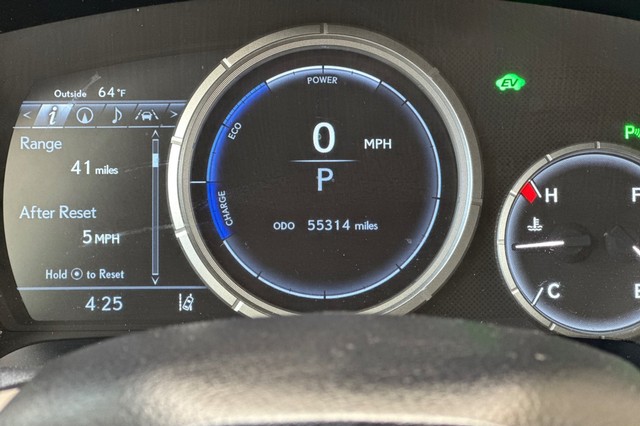 Lexus RX Vehicle Full-screen Gallery Image 41