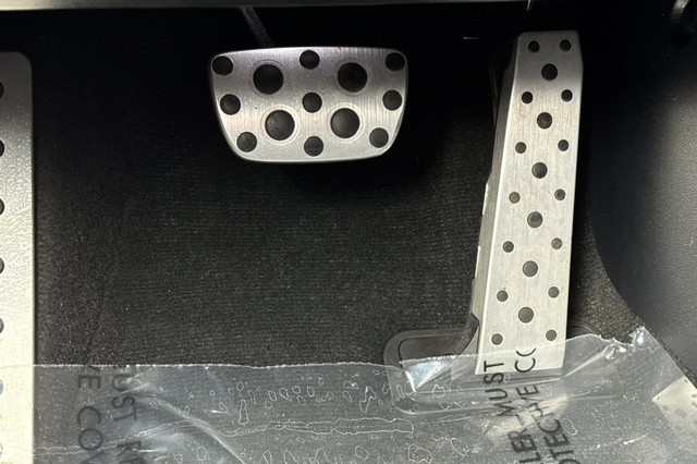 Lexus RX Vehicle Full-screen Gallery Image 45