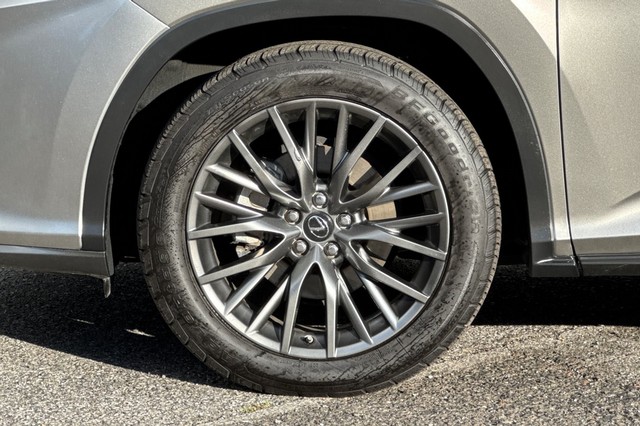 Lexus RX Vehicle Full-screen Gallery Image 46