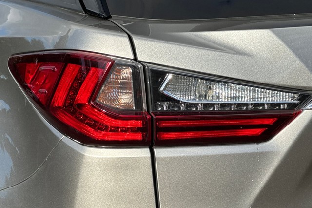 Lexus RX Vehicle Full-screen Gallery Image 49