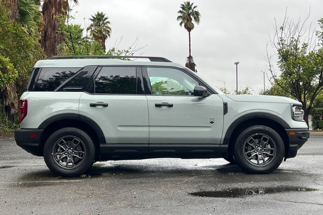 Ford Bronco Sport Vehicle Full-screen Gallery Image 02