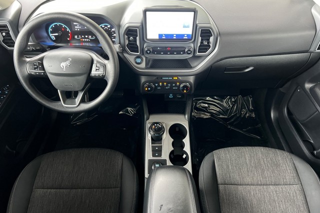 Ford Bronco Sport Vehicle Full-screen Gallery Image 14