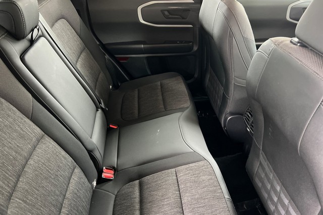 Ford Bronco Sport Vehicle Full-screen Gallery Image 17