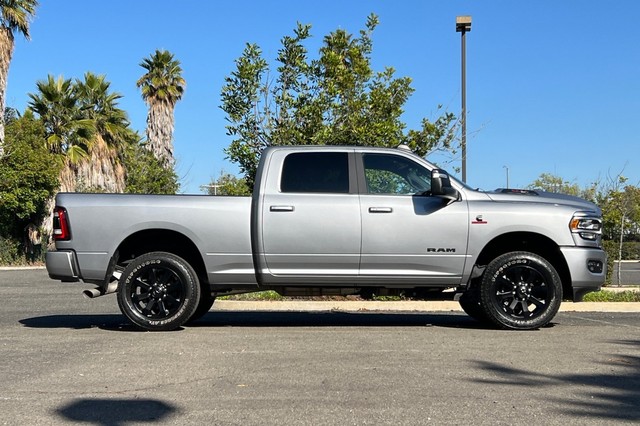 Ram 3500 Vehicle Full-screen Gallery Image 02