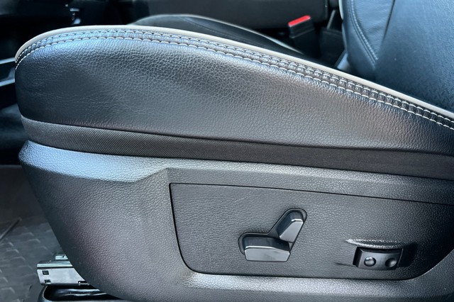 Ram 3500 Vehicle Full-screen Gallery Image 12