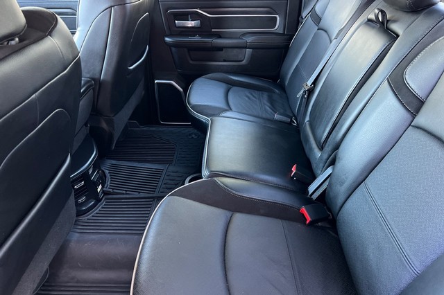 Ram 3500 Vehicle Full-screen Gallery Image 13