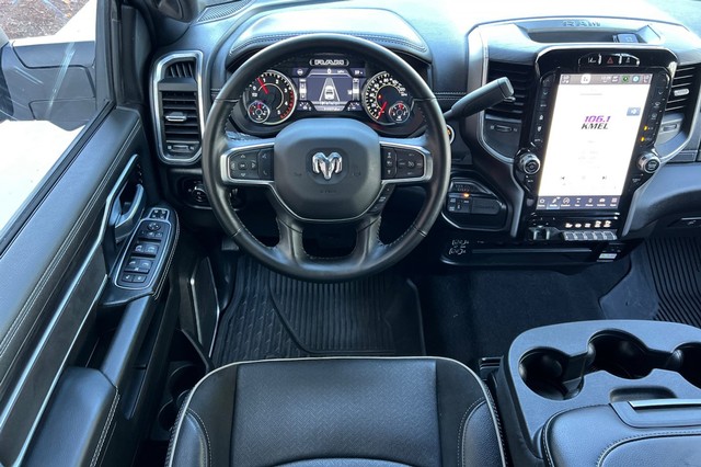 Ram 3500 Vehicle Full-screen Gallery Image 15