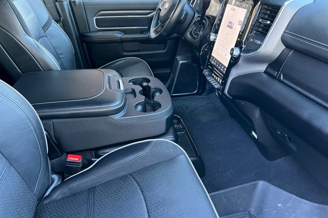 Ram 3500 Vehicle Full-screen Gallery Image 17