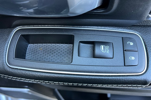 Ram 3500 Vehicle Full-screen Gallery Image 19