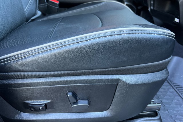 Ram 3500 Vehicle Full-screen Gallery Image 21