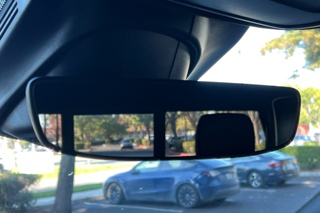 Ram 3500 Vehicle Full-screen Gallery Image 22