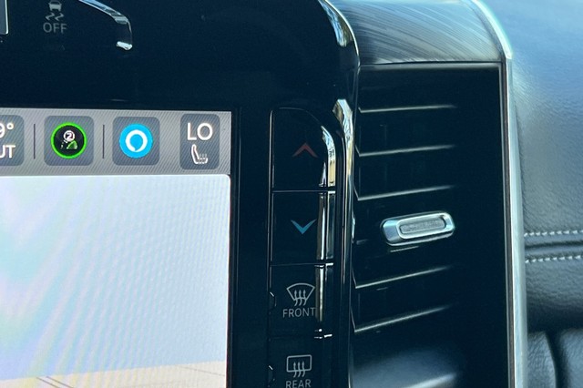 Ram 3500 Vehicle Full-screen Gallery Image 27