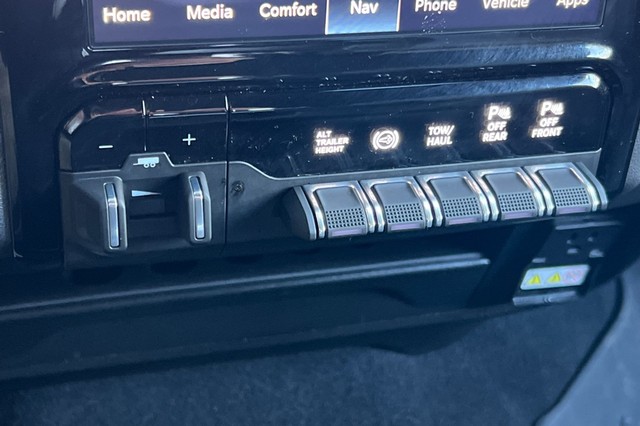 Ram 3500 Vehicle Full-screen Gallery Image 28