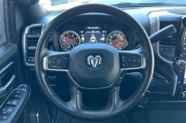 Ram 3500 Vehicle Full-screen Gallery Image 32