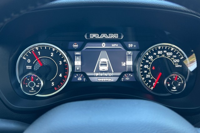 Ram 3500 Vehicle Full-screen Gallery Image 36