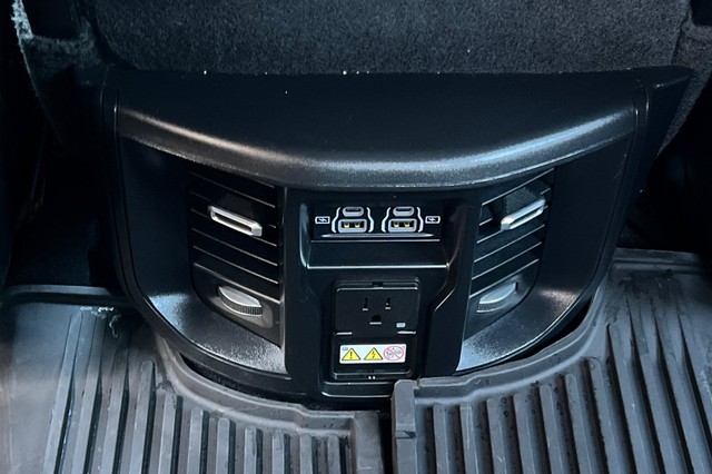 Ram 3500 Vehicle Full-screen Gallery Image 39