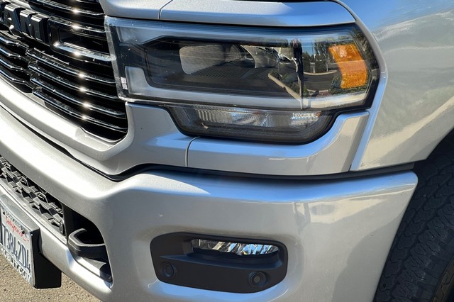 Ram 3500 Vehicle Full-screen Gallery Image 49