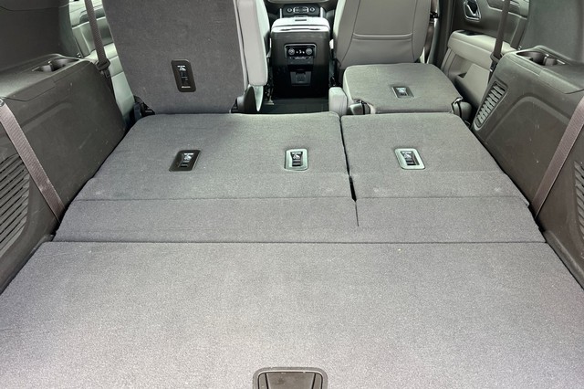 Chevrolet Tahoe Vehicle Full-screen Gallery Image 16