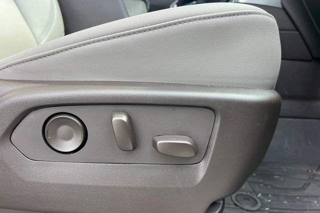 Chevrolet Tahoe Vehicle Full-screen Gallery Image 23