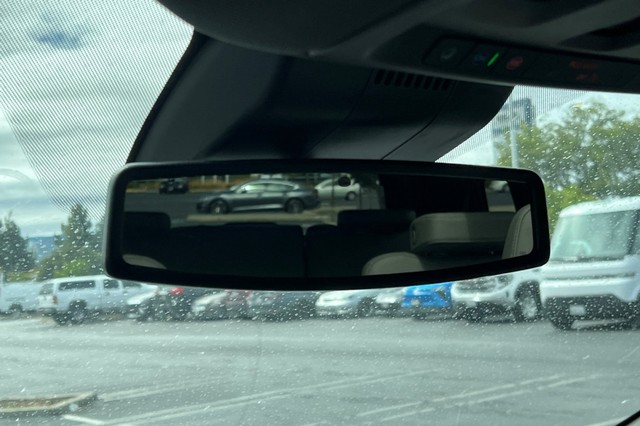 Chevrolet Tahoe Vehicle Full-screen Gallery Image 25