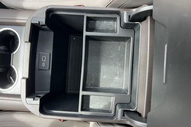 Chevrolet Tahoe Vehicle Full-screen Gallery Image 31