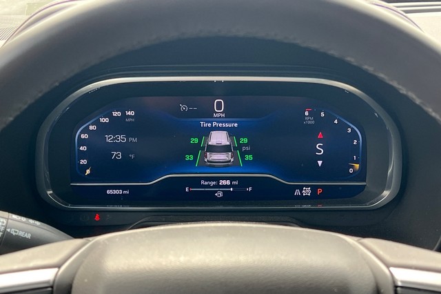 Chevrolet Tahoe Vehicle Full-screen Gallery Image 38