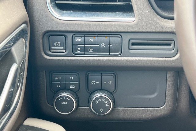 Chevrolet Tahoe Vehicle Full-screen Gallery Image 40