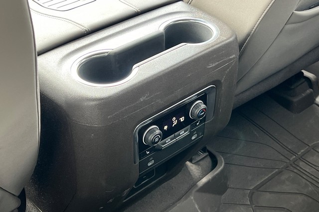 Chevrolet Tahoe Vehicle Full-screen Gallery Image 41