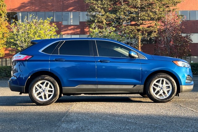 Ford Edge Vehicle Full-screen Gallery Image 02