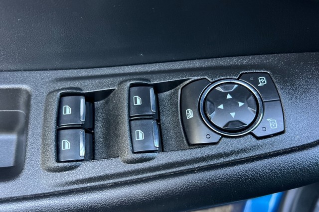 Ford Edge Vehicle Full-screen Gallery Image 10