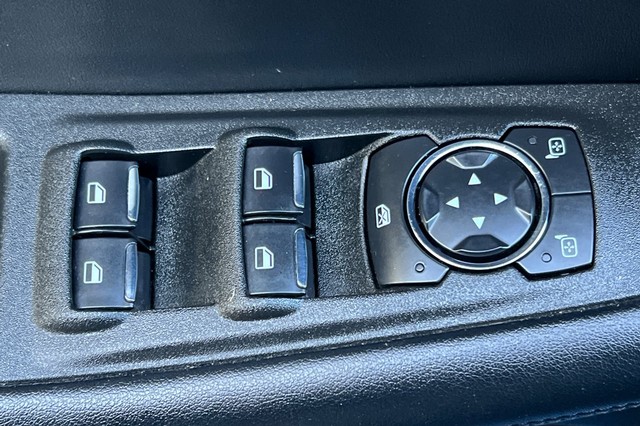 Ford Edge Vehicle Full-screen Gallery Image 11